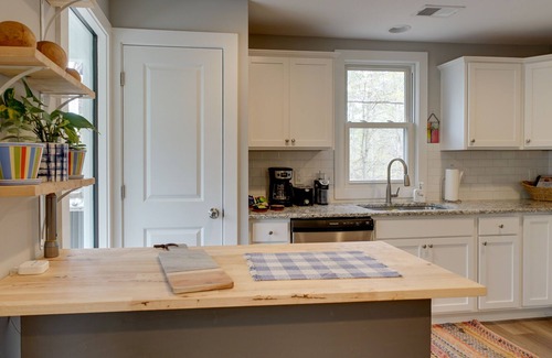 Burgaw Cabina | Peaceful Treetop Hideaway w/ Riverfront Views
