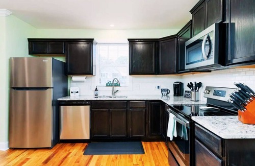 Cayce Casa | Peaceful Vibes near the riverwalk, USC & Ft Jack