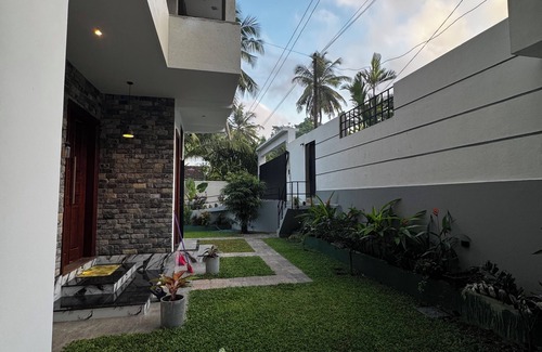 Hikkaduwa Apartamento | Peaceful villa 3km from Hikkaduwa Beach, surrounded by nature and birdsong.