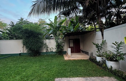 Hikkaduwa Apartamento | Peaceful villa 3km from Hikkaduwa Beach, surrounded by nature and birdsong.