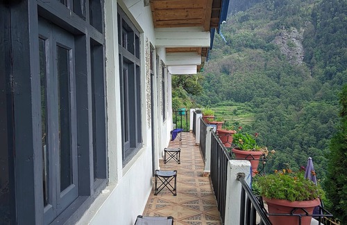 Kharsali Casa | Peaceful Village Homestay with Fresh Air & Naturen Cozy Rural Homestay
