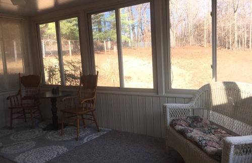 Cookeville Casa | Peaceful Vintage Library Getaway near Town