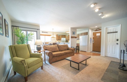 Keystone Condominio | Peaceful w/Wood Burning Fireplace, Patio