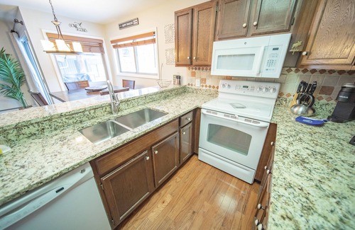 Keystone Condominio | Peaceful w/Wood Burning Fireplace, Patio