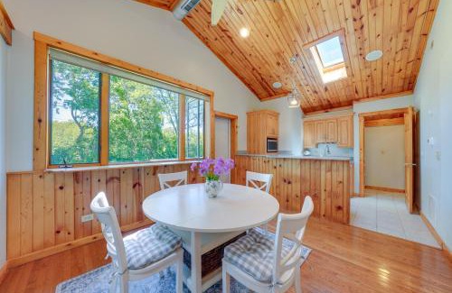 Warrenville Casa | Peaceful Warrenville Home 1 Mi to Herrick Lake!