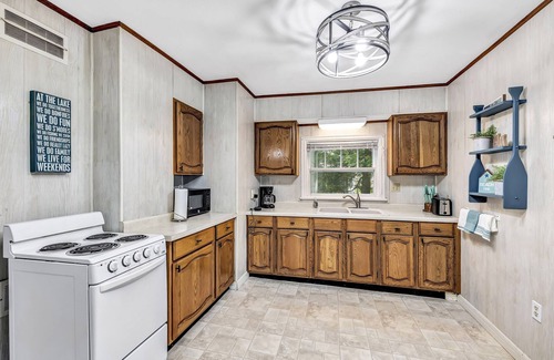 Luxemburg Casa | Peaceful Waterfront Cottage | Door County | Sleeps 7