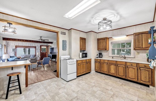 Luxemburg Casa | Peaceful Waterfront Cottage | Door County | Sleeps 7