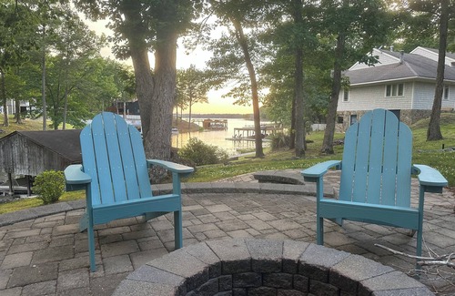 Henrico Casa | Peaceful Waterfront Home. Pet-friendly. Boat dock. Fast internet.