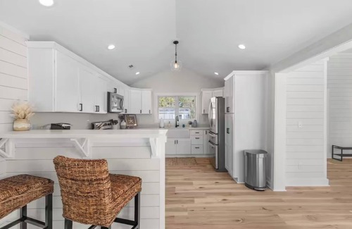 Newport Casa | Peaceful waterfront retreat. Beach just minutes away. Gorgeous views