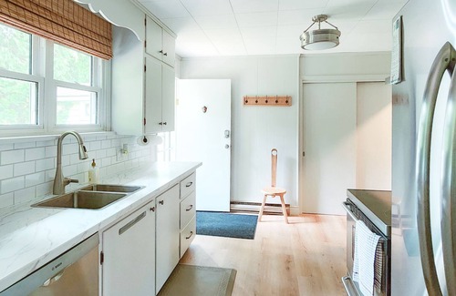 Southampton Cabaña | "Peaceful Waterside Getaway: Sleeps 8, Short Stroll to Shops"