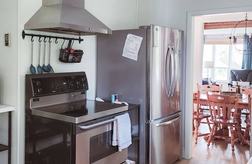 Southampton Cabaña | "Peaceful Waterside Getaway: Sleeps 8, Short Stroll to Shops"