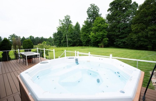 Helmsburg Cabaña | Peaceful Wayside Cottage in the country 5 miles north of Nashville, IN!