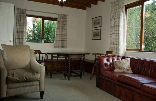 Llanfyrnach Casa | Tranquilo, bien equipado, admite mascotas, carácter bungalow