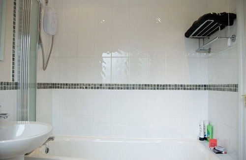 Llanfyrnach Casa | Tranquilo, bien equipado, admite mascotas, carácter bungalow
