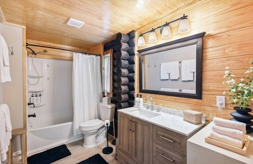 White Bluff Cabina | Peaceful White Bluff Vacation Rental w/ Pool!