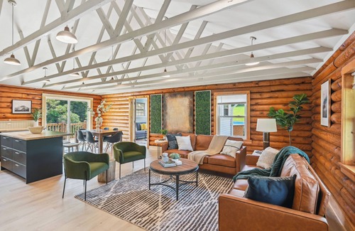 White Bluff Cabina | Peaceful White Bluff Vacation Rental w/ Pool!