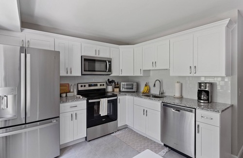 Richmond Casa | Peaceful Wooded Retreat Near Beaches, Trails & More!