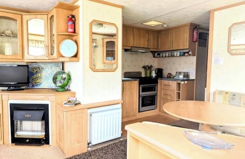 Bryn-crug Casa | Peaceful, woodland caravan site with pool and bar