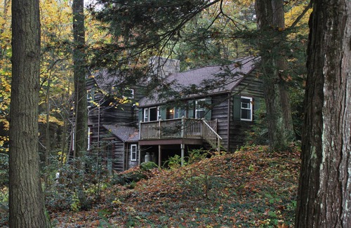 Glendale Casa | Pacífica Woodland Home en el corazón de los Berkshires
