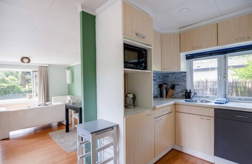 Krachtighuizen Chalet De Esquí | Peacefully Located Holiday Cottage in the Woods - Putten