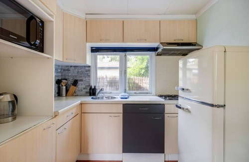 Krachtighuizen Chalet De Esquí | Peacefully Located Holiday Cottage in the Woods - Putten