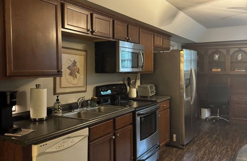 Peachtree City Casa | Peachtree City Ranch with full basement mother-in-law apartment.