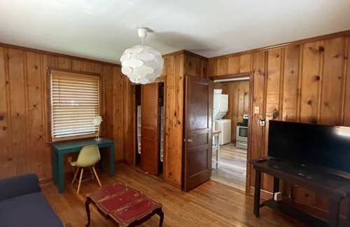 Woodbine Casa | Peachtree Cottage comfortable and convenient monthly stays