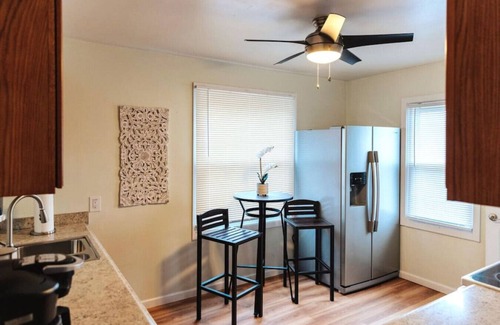 Clawson Casa | Peachtree/Royal Oak's Sweet Spot/King Bed
