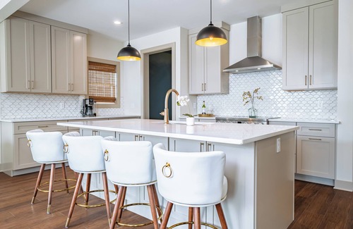 Eighth Avenue Casa | Peacock's Perch| Broadway 2mi| Rooftop HotTub -B