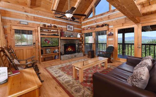 Gatlinburg - Pigeon Forge Villa | Peak A View