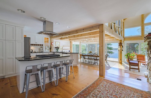 Brewster Casa | Peak Aug Weeks still avail! Sat-Sat. Brewster Farmhouse Retreat on Seymour Pond