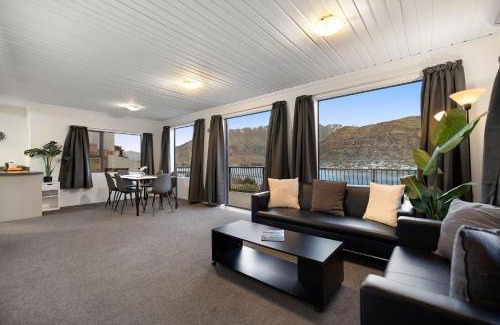 Frankton Casa | Peak Paradise Lodge - Hot Tub - Lake Views