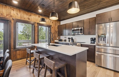 Pigeon Forge Cabina | Peak Pursuit - New Luxury Build Home with Private Pool by Beyond Expectations
