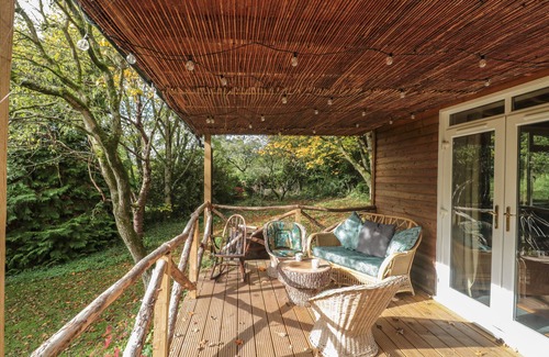 Langport Cabaña | PEAR TREE LODGE, pet friendly, with open fire in Langport