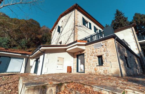 Carballedo Chalet De Esquí | Peares Center Chalet