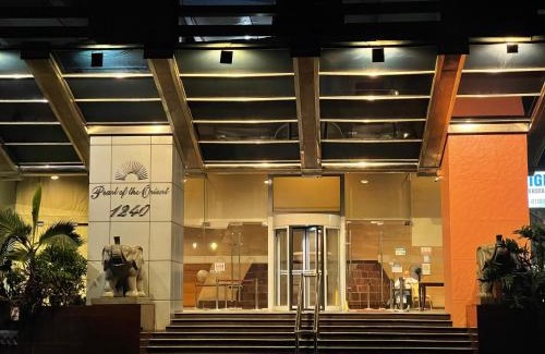 Ermita Apartamento | Pearl Of The Orient Tower, in front of US Embassy