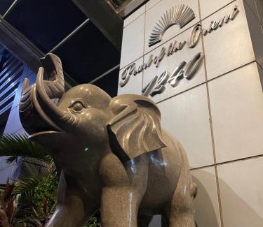 Ermita Apartamento | Pearl Of The Orient Tower, in front of US Embassy