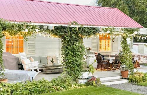 Tollered Casa | Pearl Of The Prairie