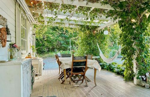 Tollered Casa | Pearl Of The Prairie