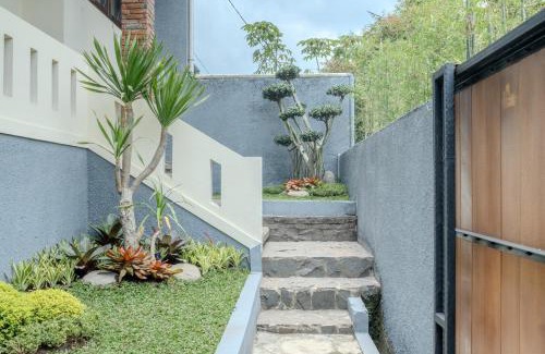 Lembang Villa | Pearl Villa by The Lake