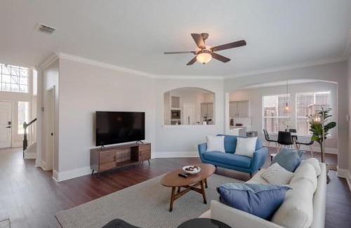 South Arlington Casa | Pearl White Dream Home With Private Pool & Theatre