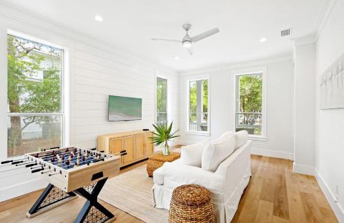 White's Gulfview Casa | Pearly White By Stay on 30a, Golf Cart, Private Pool, Bikes
