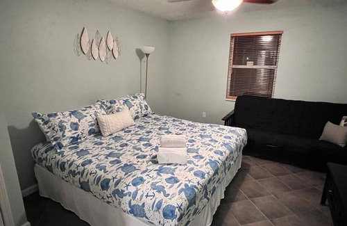 Upper Grand Lagoon Cabaña | Pebble Cottage PCB - 2 miles to beach!