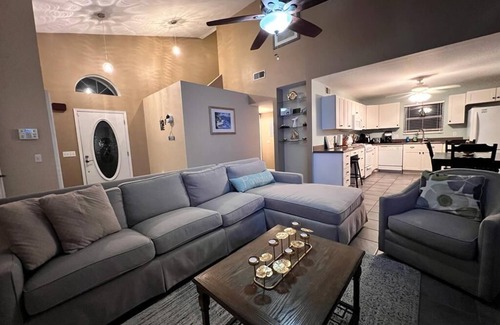 Upper Grand Lagoon Cabaña | Pebble Cottage PCB - 2 miles to beach!