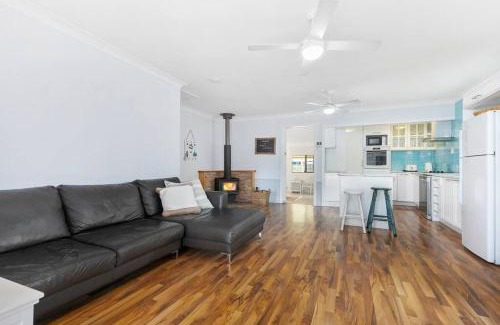 Beachmere Casa | Pebble Cottage