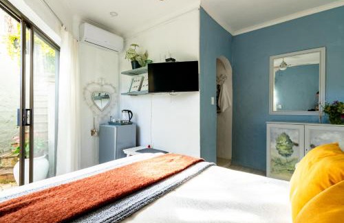 Umhlali Beach Apartamento | Pebble Cove Outside Room - Private Entrance - Twelve square metres, Salt Rock Ballito