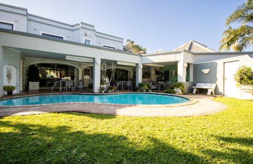 Umhlali Beach Apartamento | Pebble Cove Outside Room - Private Entrance - Twelve square metres, Salt Rock Ballito