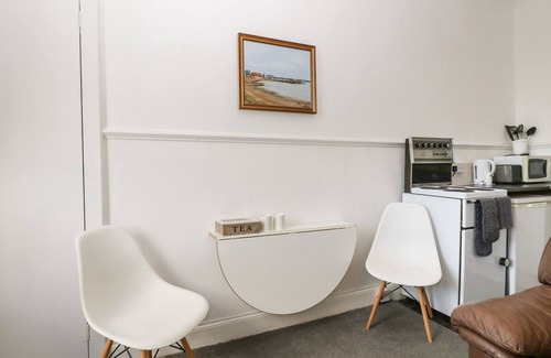 Weston-super-Mare Apartamento | PEBBLES, pet friendly, character holiday cottage in Weston-Super-Mare