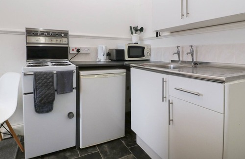 Weston-super-Mare Apartamento | PEBBLES, pet friendly, character holiday cottage in Weston-Super-Mare