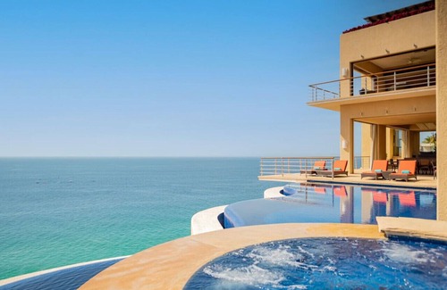 Pedregal Villa | Pedregal Villa Bellissima Infinity Pool and Cinema